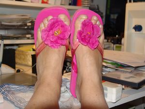 fraaie roze teenslippers.